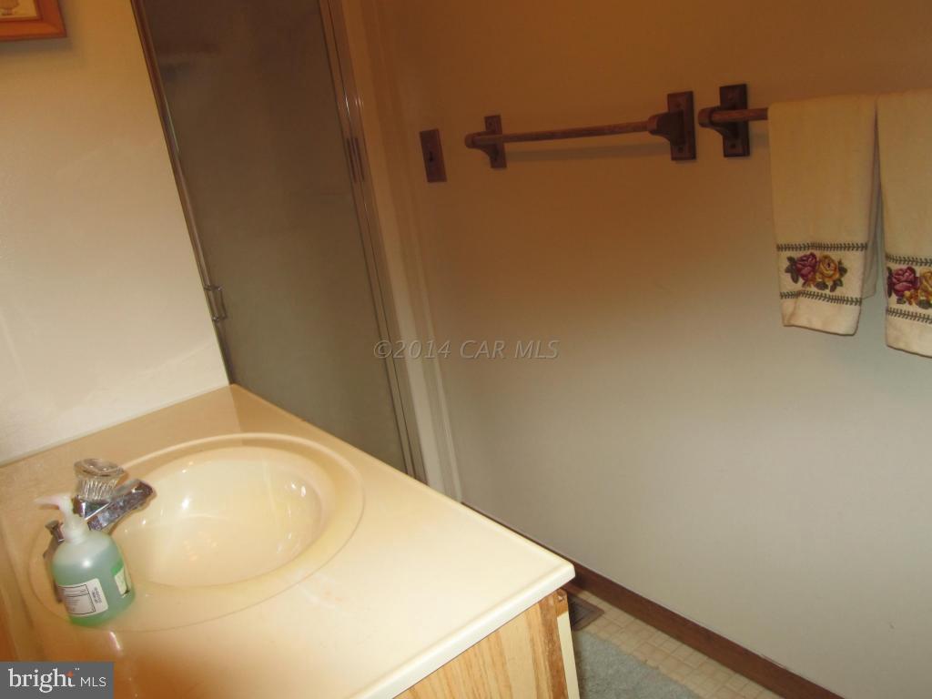165 Windjammer Road Berlin, MD 21811 - Photo 19 of 26 a bathroom with a bathtub