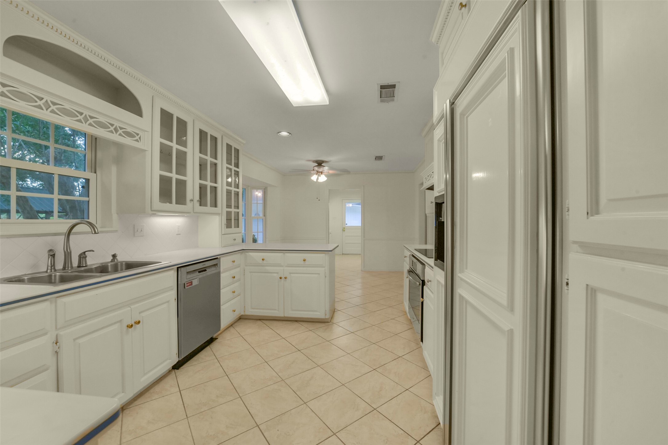 110 Ridgemont Drive Alvin, TX 77511 - Photo 9 of 43