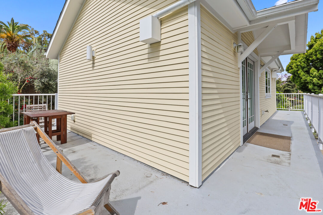 652 Kensington Road, Unit B Santa Monica, CA 90405 - Photo 15 of 15 a view of a patio with table and chairs and a barbeque with wooden fence
