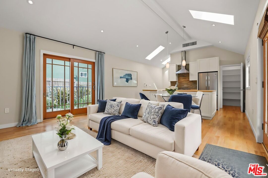 652 Kensington Road, Unit B Santa Monica, CA 90405 - Photo 3 of 15 a living room with furniture and a large window