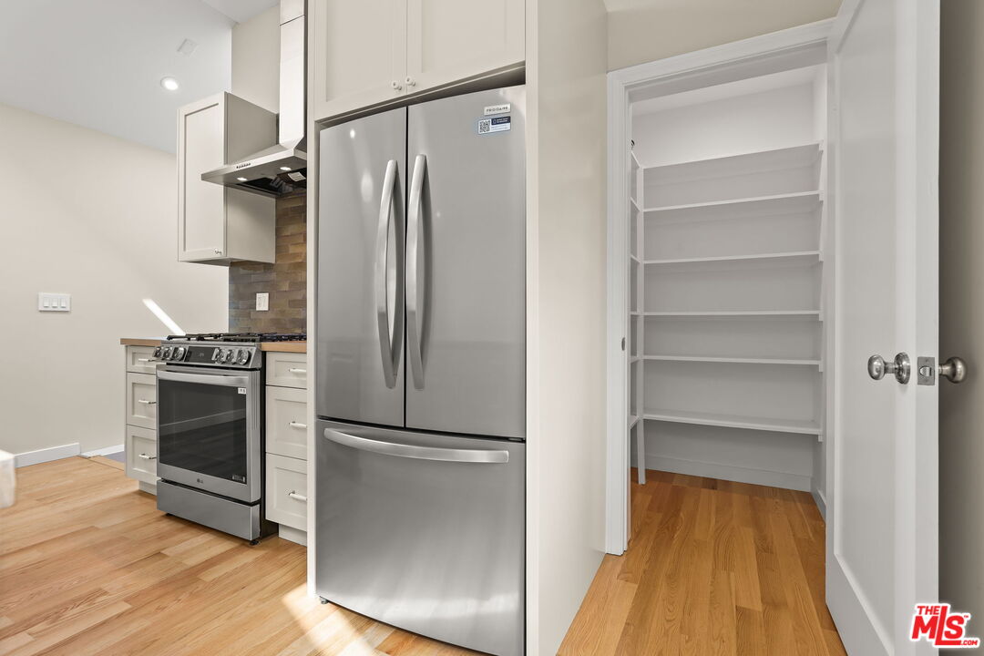 652 Kensington Road, Unit B Santa Monica, CA 90405 - Photo 6 of 15 a kitchen with a refrigerator and a stove top oven