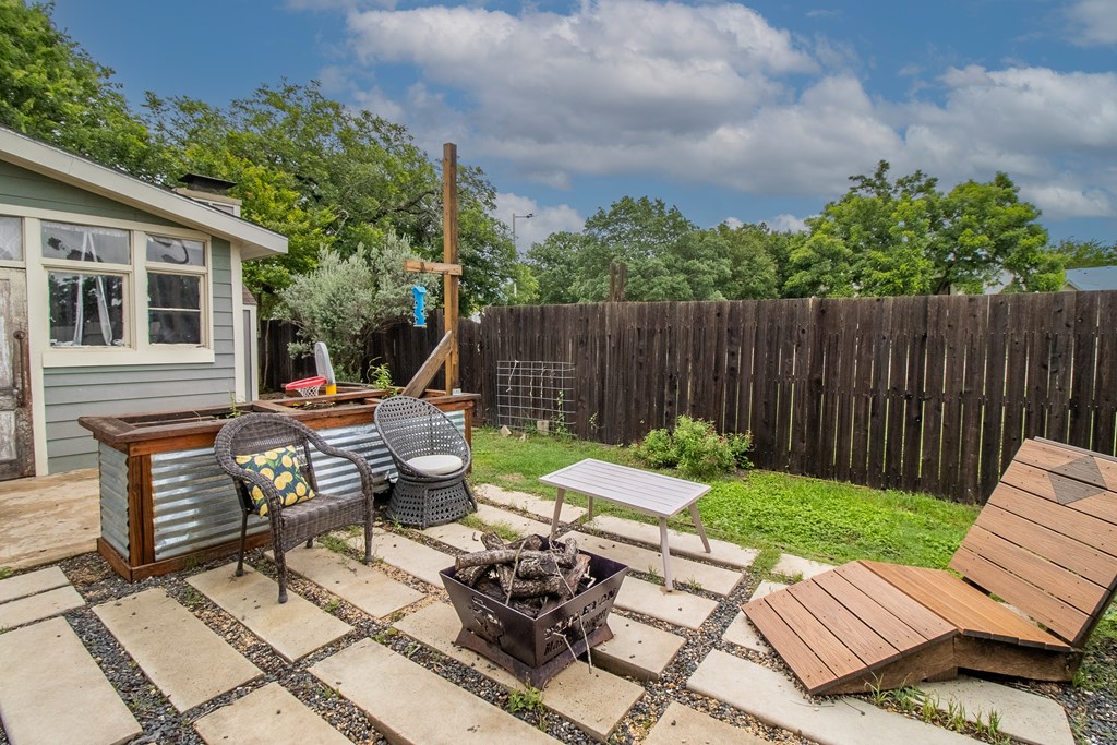133 Travis Street Kerrville, TX 78028 - Photo 22 of 28