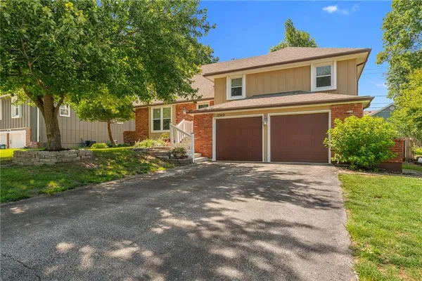 $365,000 | 12919 West 100th Street, Lenexa, KS 66215