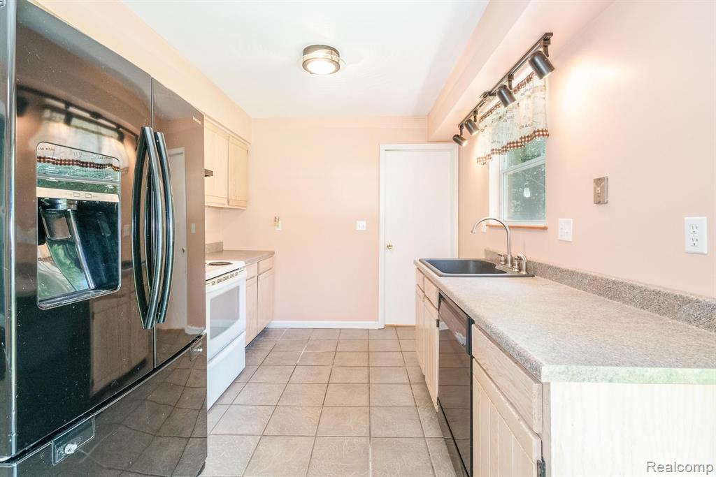 45171 Dunn Road Belleville, MI 48111 - Photo 37 of 52