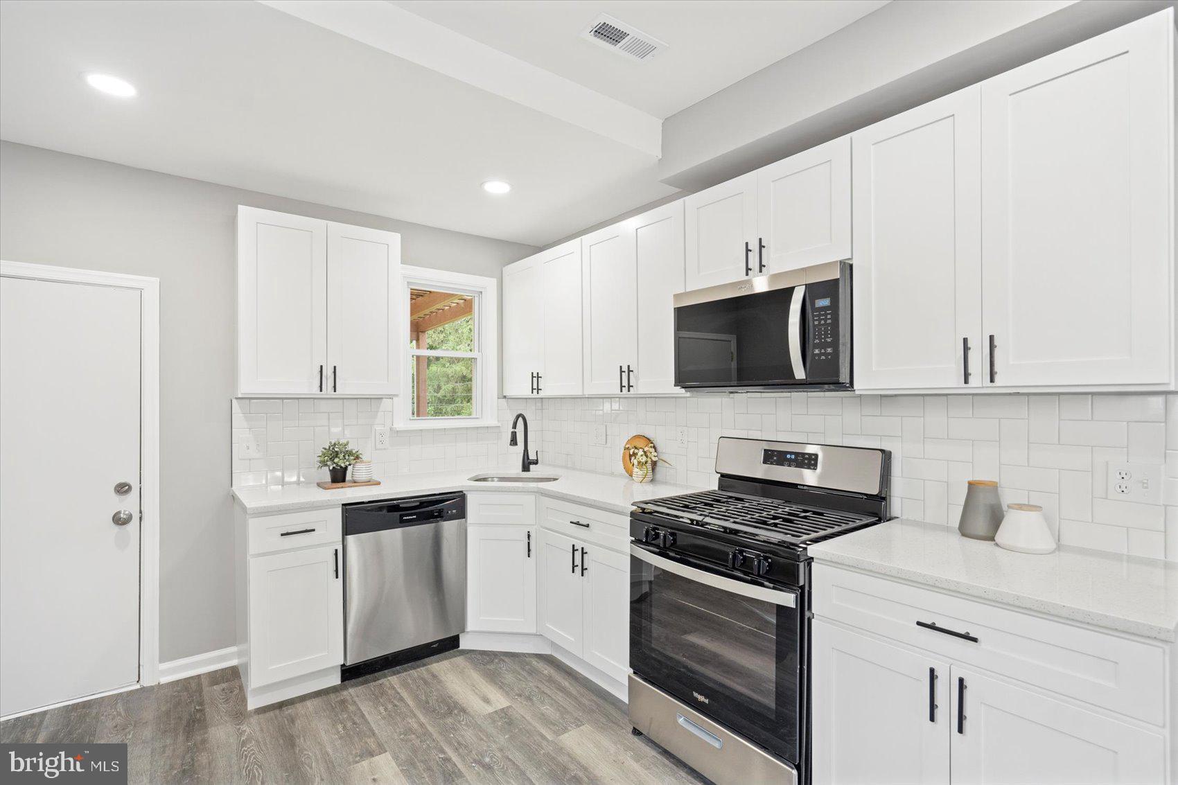 3912 Fernhill Avenue Baltimore, MD 21215 - Photo 12 of 39