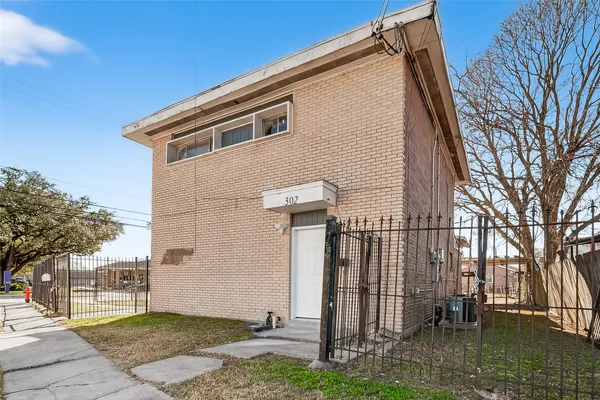 $1,350 | 302 West Shaw Avenue, Unit A, Pasadena, TX 77506