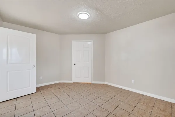 $1,200 | 302 West Shaw Avenue, Unit A, Pasadena, TX 77506