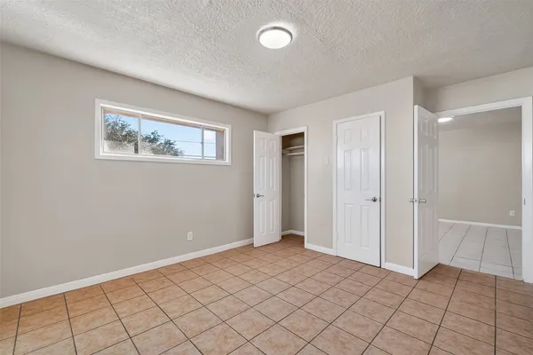 $1,350 | 302 West Shaw Avenue, Unit A, Pasadena, TX 77506