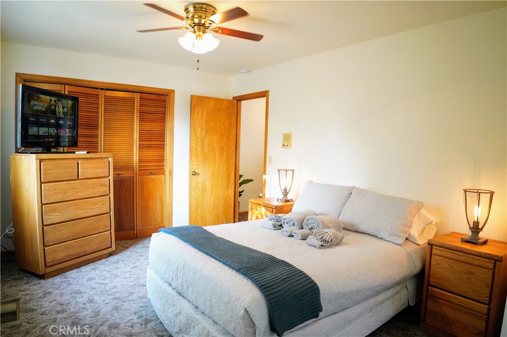 40659 Indian Springs Road Oakhurst, CA 93644 - Photo 20 of 28 a bedroom with a bed and a dresser