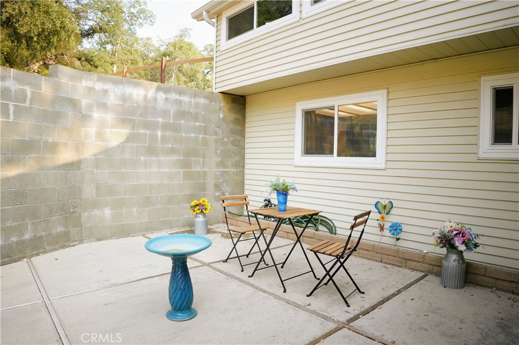 40659 Indian Springs Road Oakhurst, CA 93644 - Photo 28 of 28 a view of a outdoor seating area