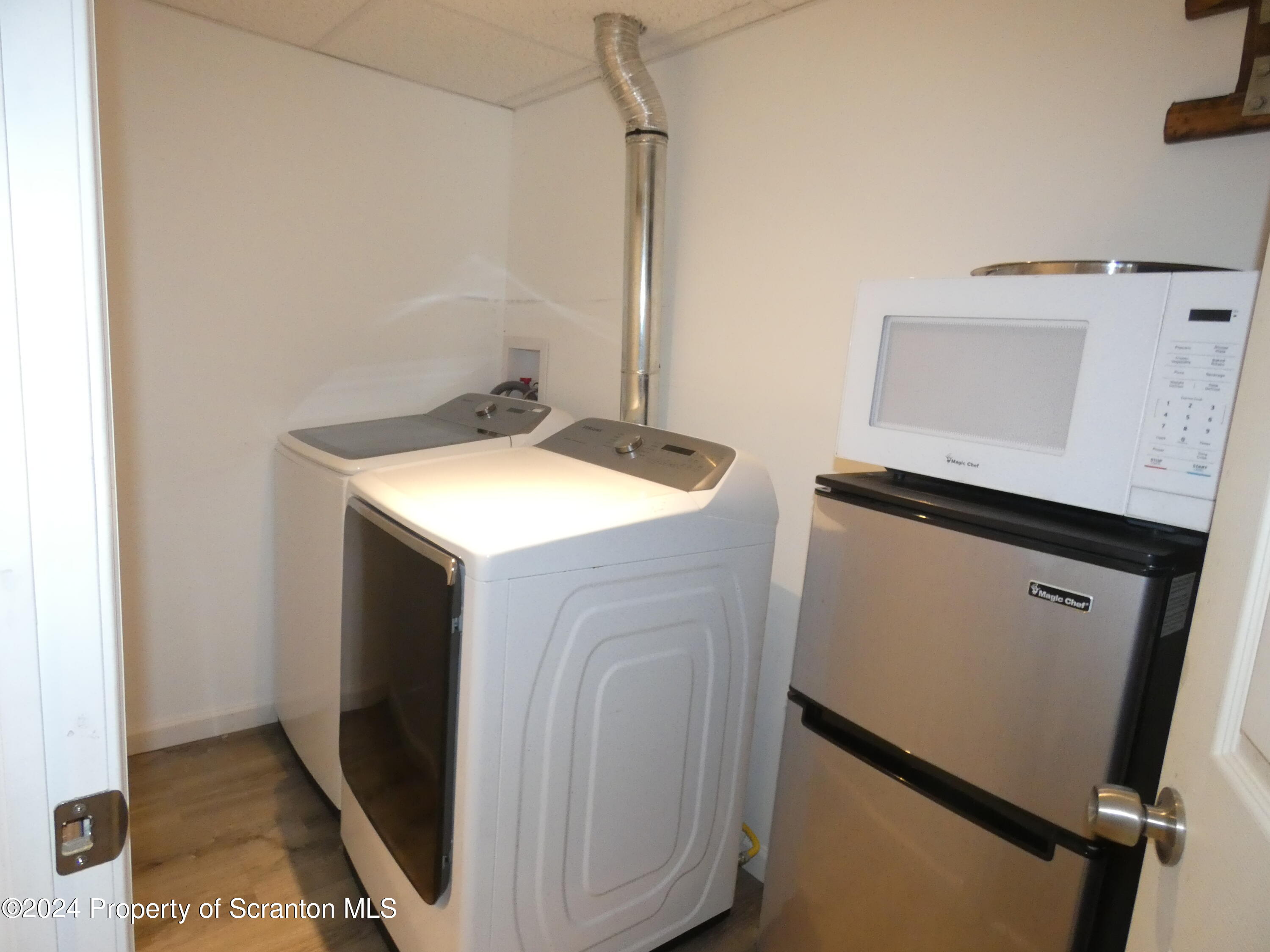 607 3rd Avenue, Unit LOWER LEVEL) Scranton, PA 18505 - Photo 31 of 45 P1030722