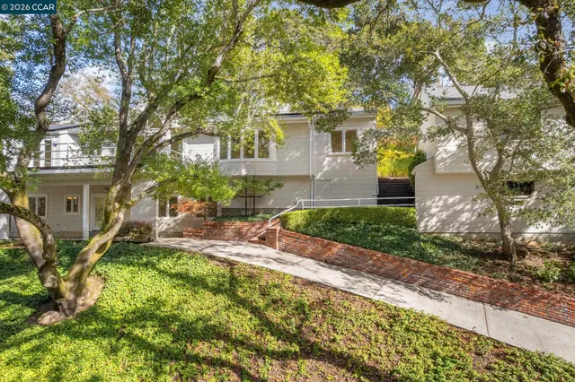 $2,495,000 | 11 El Caminito, Orinda, CA 94563