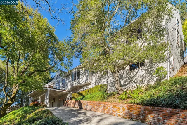$2,495,000 | 11 El Caminito, Orinda, CA 94563