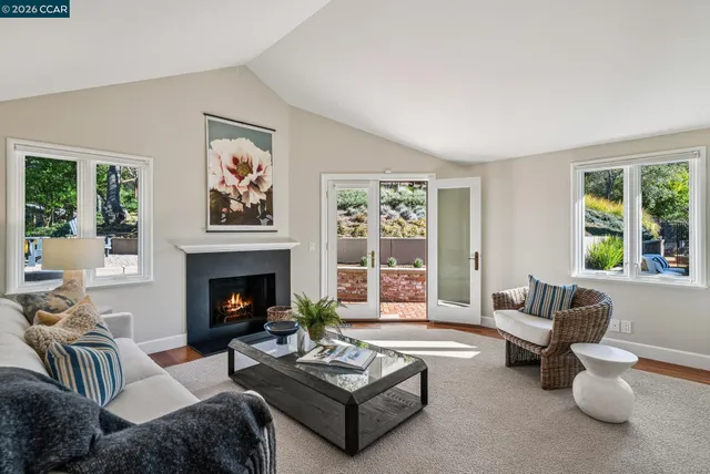 $2,495,000 | 11 El Caminito, Orinda, CA 94563