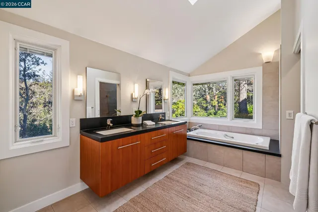 $2,495,000 | 11 El Caminito, Orinda, CA 94563