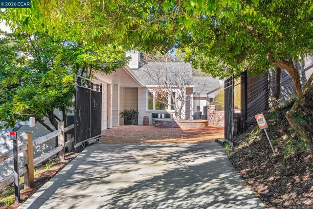 $2,495,000 | 11 El Caminito, Orinda, CA 94563