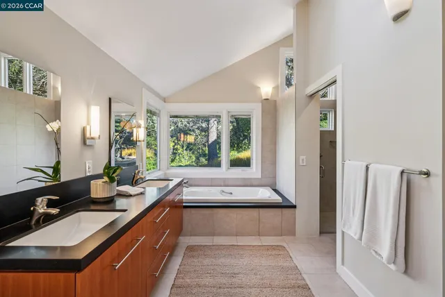 $2,495,000 | 11 El Caminito, Orinda, CA 94563