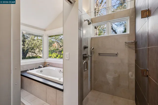 $2,495,000 | 11 El Caminito, Orinda, CA 94563