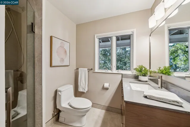 $2,495,000 | 11 El Caminito, Orinda, CA 94563