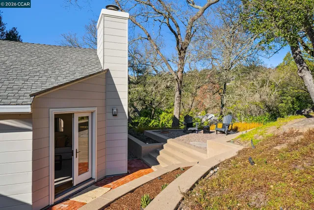 $2,495,000 | 11 El Caminito, Orinda, CA 94563