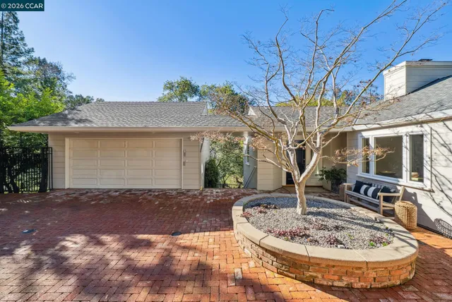 $2,495,000 | 11 El Caminito, Orinda, CA 94563