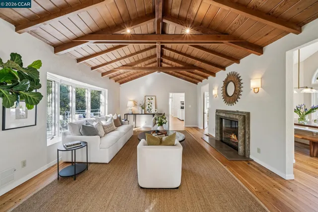 $2,495,000 | 11 El Caminito, Orinda, CA 94563