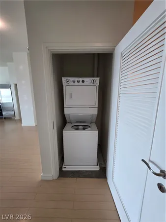 $1,900 | 200 Hoover Avenue, Unit 1910, Las Vegas, NV 89101