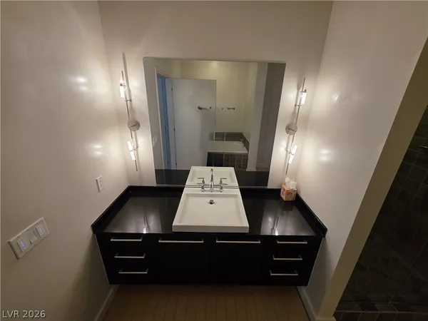 $1,900 | 200 Hoover Avenue, Unit 1910, Las Vegas, NV 89101