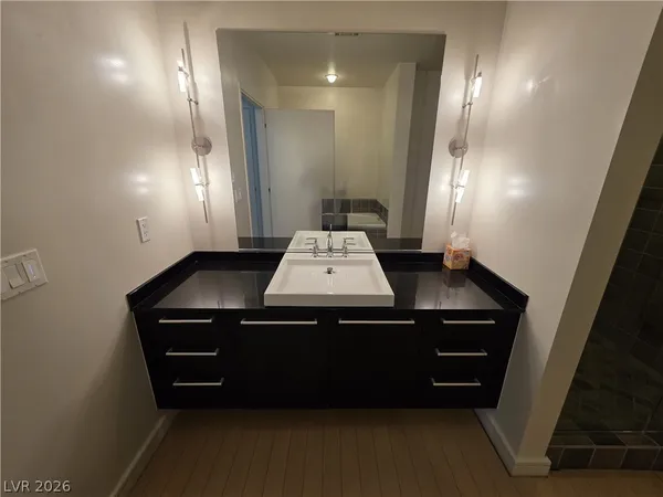 $1,900 | 200 Hoover Avenue, Unit 1910, Las Vegas, NV 89101