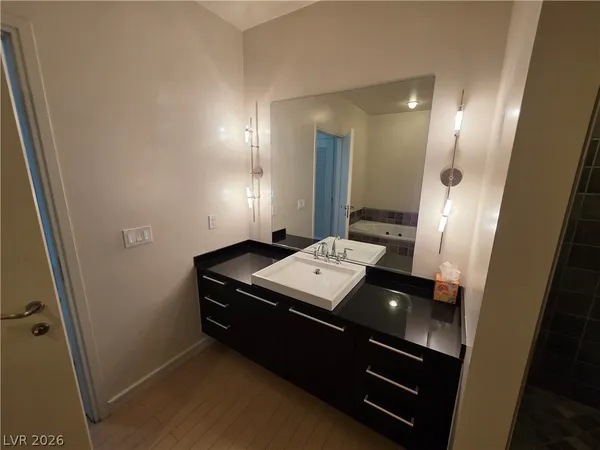 $1,900 | 200 Hoover Avenue, Unit 1910, Las Vegas, NV 89101