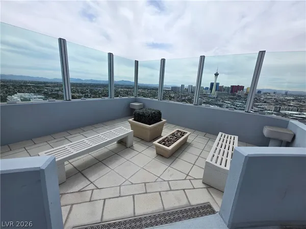 $1,900 | 200 Hoover Avenue, Unit 1910, Las Vegas, NV 89101