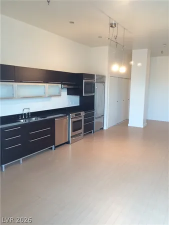 $1,900 | 200 Hoover Avenue, Unit 1910, Las Vegas, NV 89101