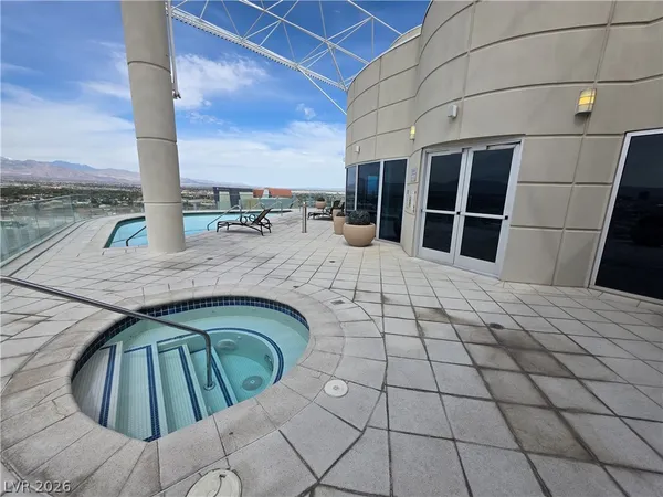 $1,900 | 200 Hoover Avenue, Unit 1910, Las Vegas, NV 89101
