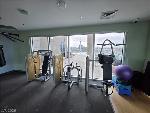 $1,900 | 200 Hoover Avenue, Unit 1910, Las Vegas, NV 89101