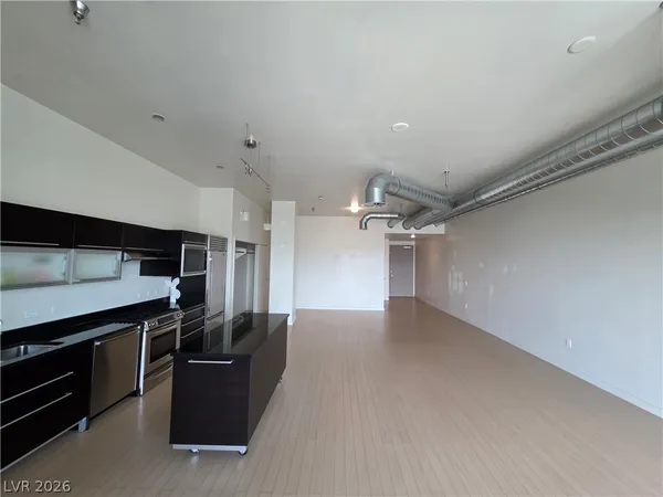 $1,900 | 200 Hoover Avenue, Unit 1910, Las Vegas, NV 89101