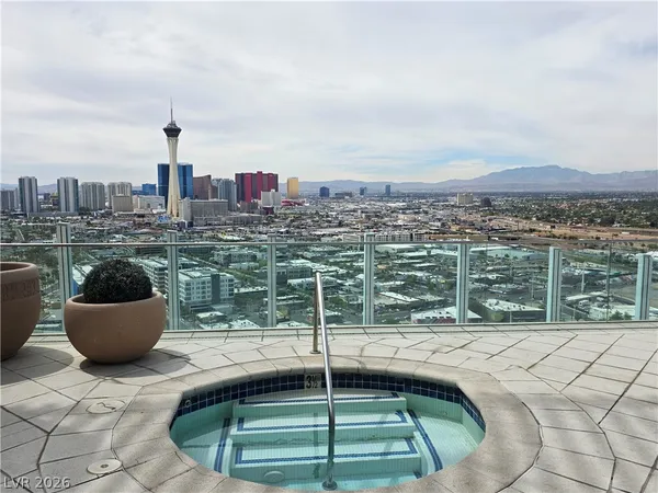 $1,900 | 200 Hoover Avenue, Unit 1910, Las Vegas, NV 89101