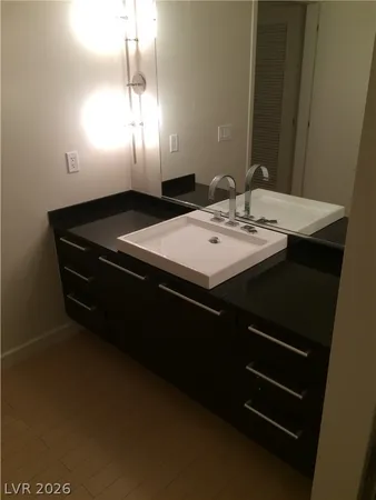 $1,900 | 200 Hoover Avenue, Unit 1910, Las Vegas, NV 89101