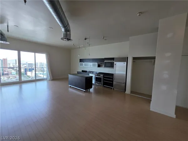 $1,900 | 200 Hoover Avenue, Unit 1910, Las Vegas, NV 89101