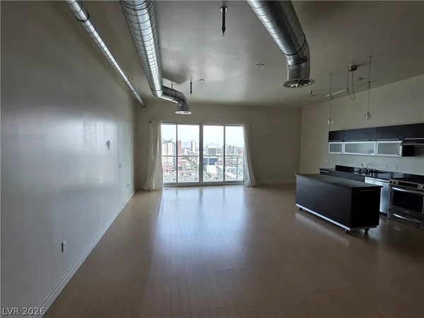 $1,900 | 200 Hoover Avenue, Unit 1910, Las Vegas, NV 89101