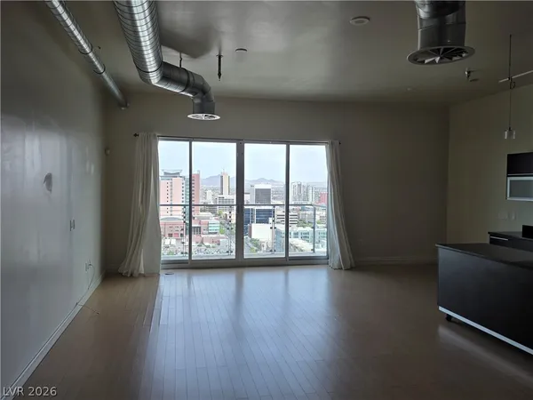 $1,900 | 200 Hoover Avenue, Unit 1910, Las Vegas, NV 89101