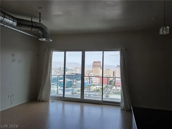 $1,900 | 200 Hoover Avenue, Unit 1910, Las Vegas, NV 89101