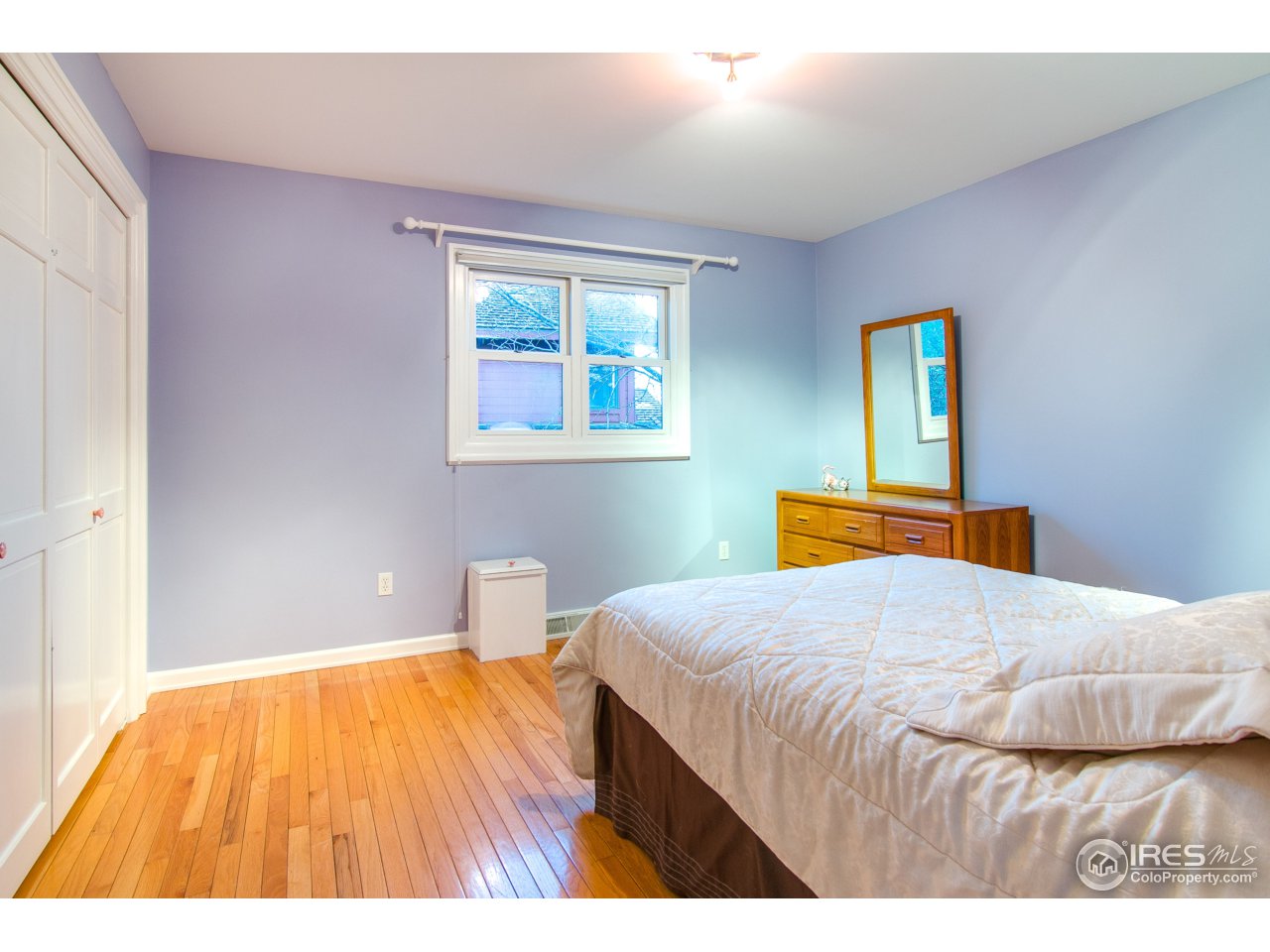 1715 View Point Road Boulder, CO 80305 - Photo 18 of 33 a bedroom with a bed and a painting on the wall