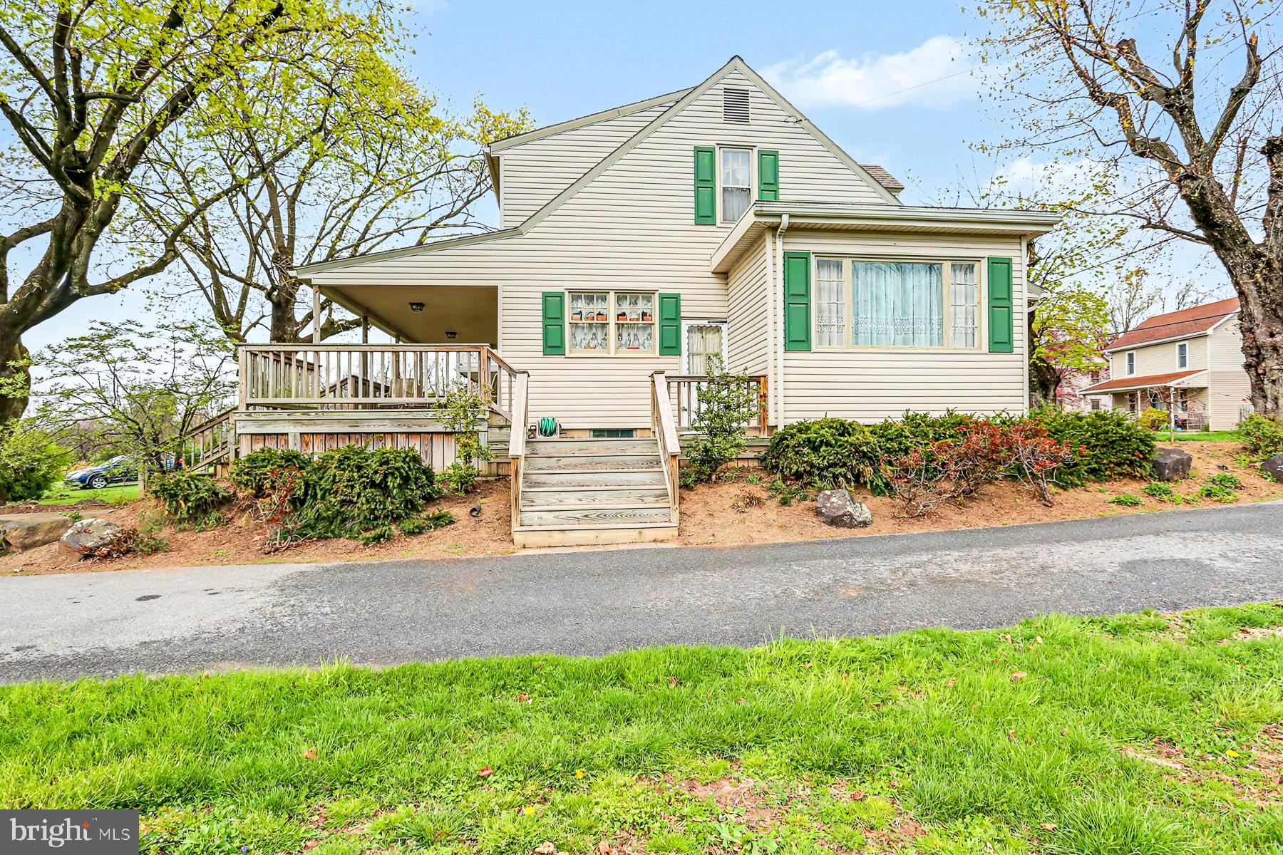 489 Bachmanville Road Hershey, PA 17033 - Photo 7 of 31