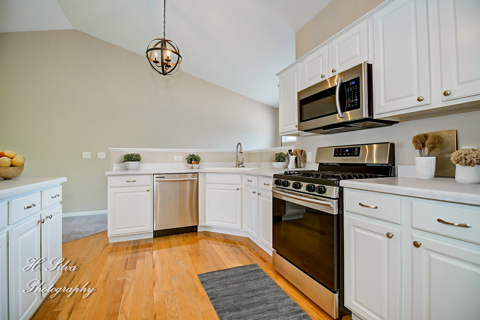 3640 Roanoke Avenue, Unit 3640 Carpentersville, IL 60110 - Photo 3 of 7