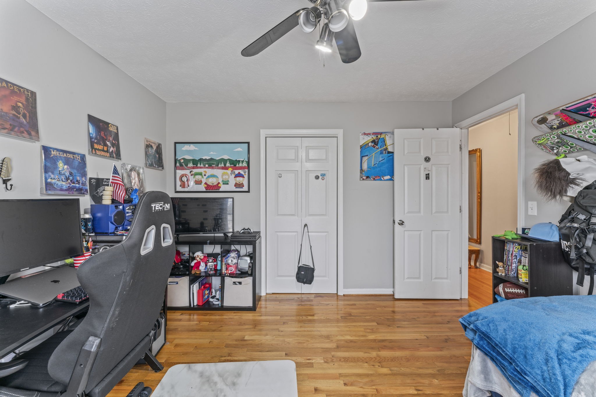 3591 April Lane Murfreesboro, TN 37130 - Photo 23 of 38 a view of a livingroom with fridge and workspace