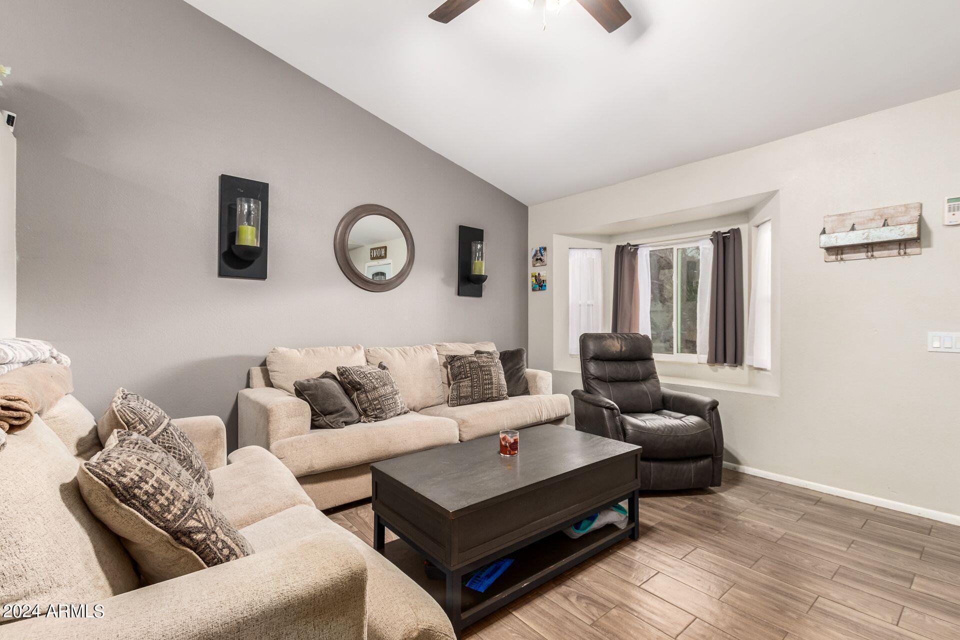 1722 East Grandview Road Phoenix, AZ 85022 - Photo 2 of 12 1722 E Grandview Rd - Living room
