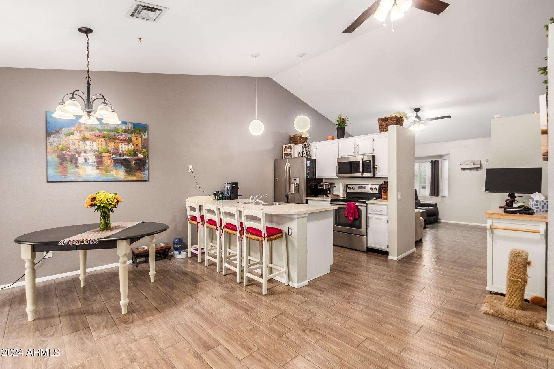 1722 East Grandview Road Phoenix, AZ 85022 - Photo 4 of 12 17
