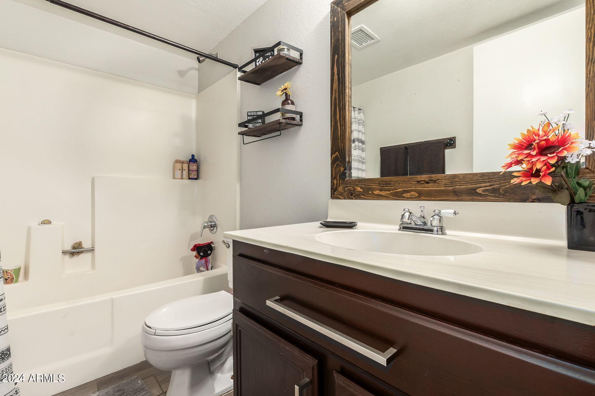 1722 East Grandview Road Phoenix, AZ 85022 - Photo 10 of 12 bathroom