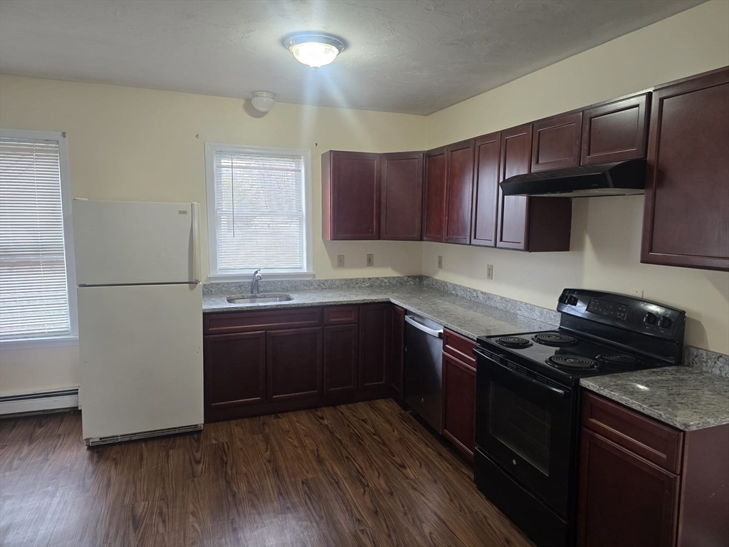 26 Loring Street, Unit 3 Worcester, MA 01606 - Photo 2 of 21