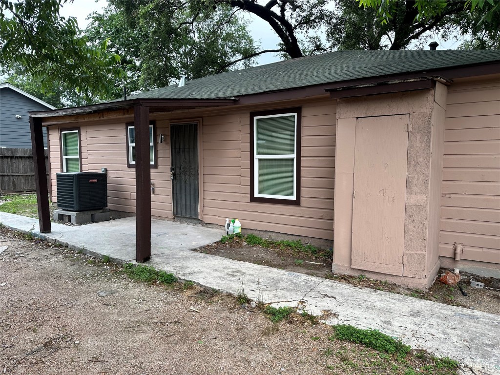 6911 Bauman Road Houston, TX 77022 - Photo 2 of 17 a front view of a house with a yard